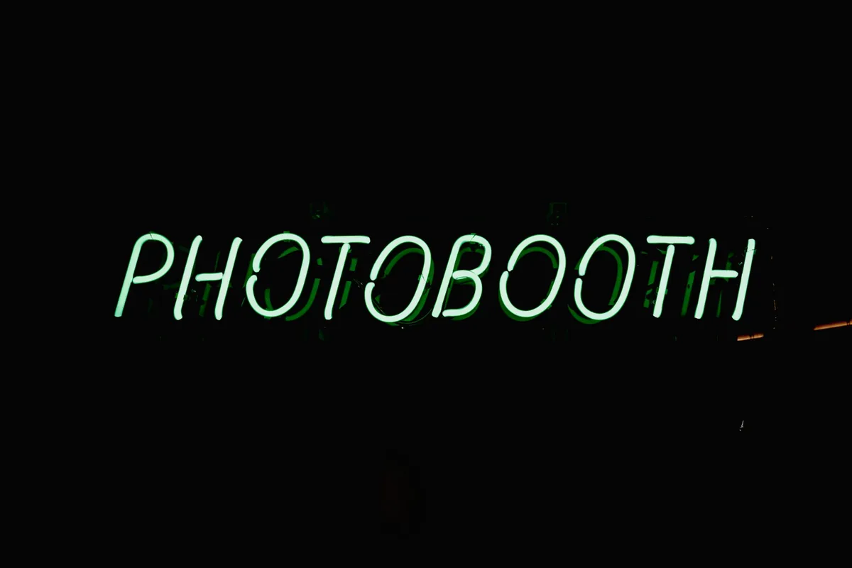 Как создать фотозону, которая собирает охваты